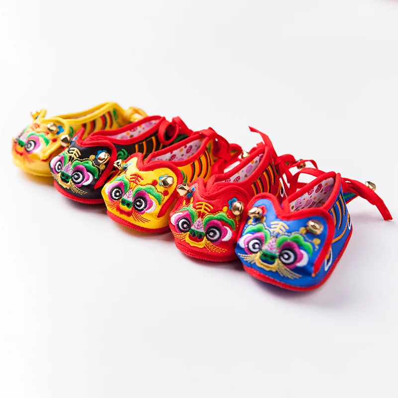 Çin Halk Nakış El Yapımı Yeni Bebek Kaplan Kafası Ayakkabı Melaleuca Alt Bez Ayakkabı Kırmızı Yenidoğan Bebe Ayakkabı Beşik Ayakkabı Hediye Görüntü 1